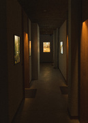 Meno ir šviesos sintezė: ekskursija kuriamoje „HiddenFour“ meno galerijoje ir „Loft Gallery“ erdvėse